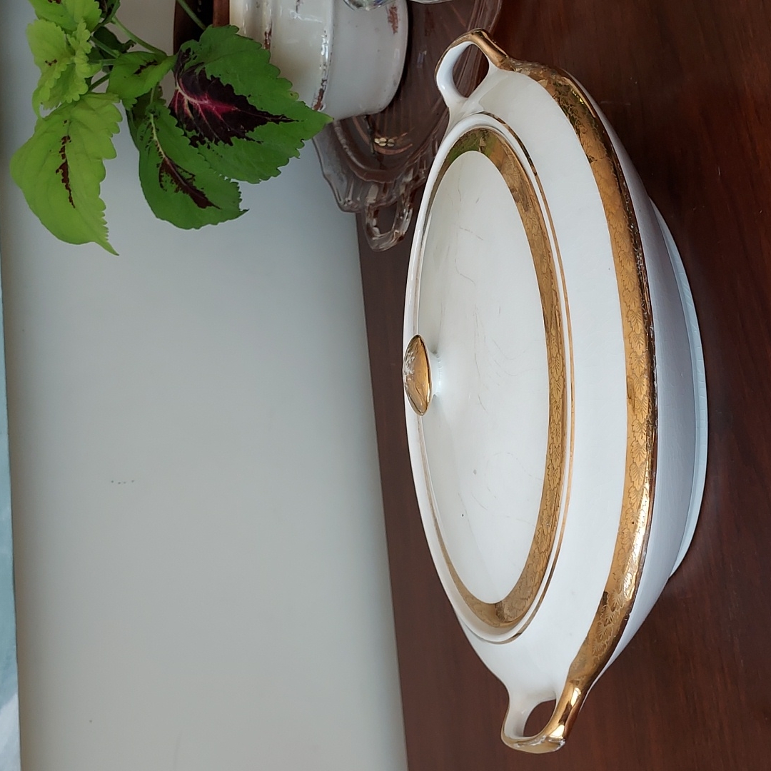 Unique Vintage | Dining | Saxon China 8k Gold 690g Covered
